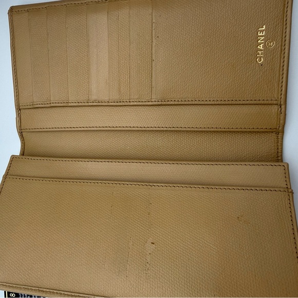 CHANEL Coco Button bi-fold long wallet - Picture 9 of 16